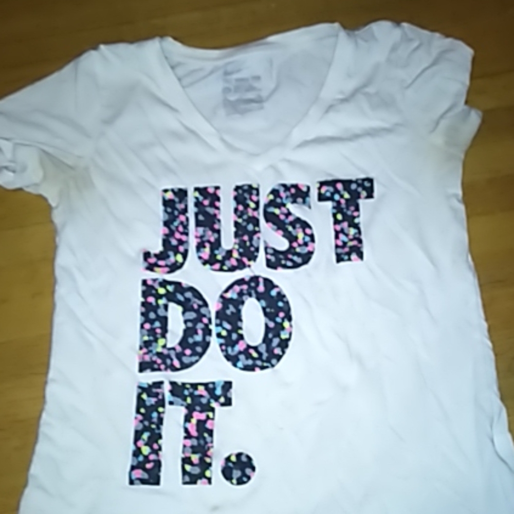 Nike Tee ( ◜‿◝ )♡
